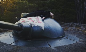 emma vilar på kustbatteri